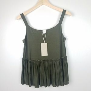 NWT Olive Lalu Top | S